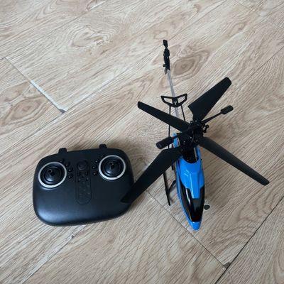 Tenue de hauteur Hélicoptère Distance à distance 15M HUGTEC 402-C Tourner à gauche-droite Hélicoptère Jouet volant avant-arrière