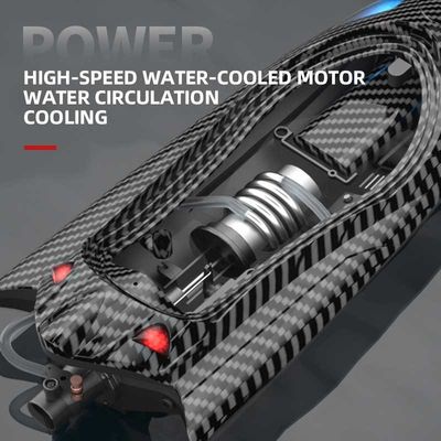 Niveau de compétence de l'opérateur intermédiaire 2.4g Bateau à grande vitesse Rechargeable R / c Jouets de bateau pour enfants